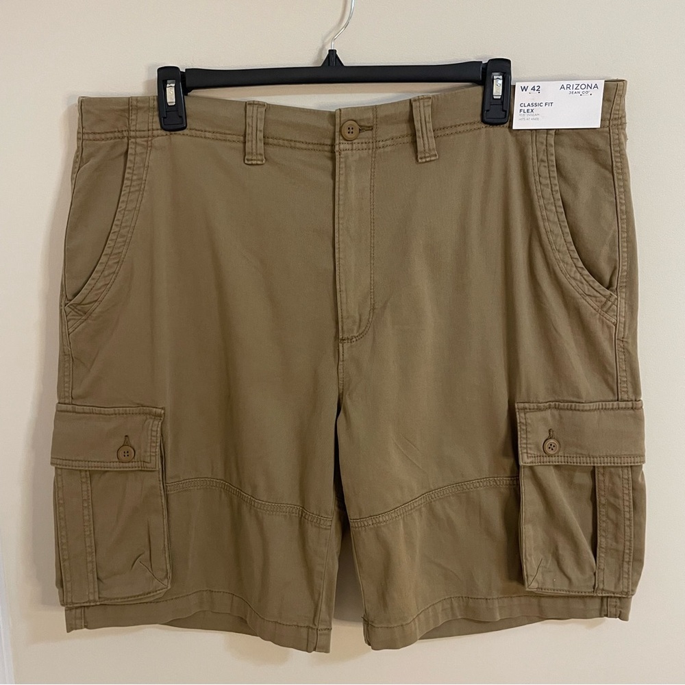 NWT Arizona Jean Company Men's Dark Khaki lCargo Shorts Waist 42”